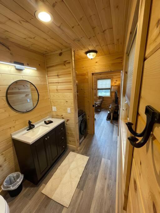 Cozy 1 Bedroom Cabin In The Heart Of Jonesborough Extérieur photo
